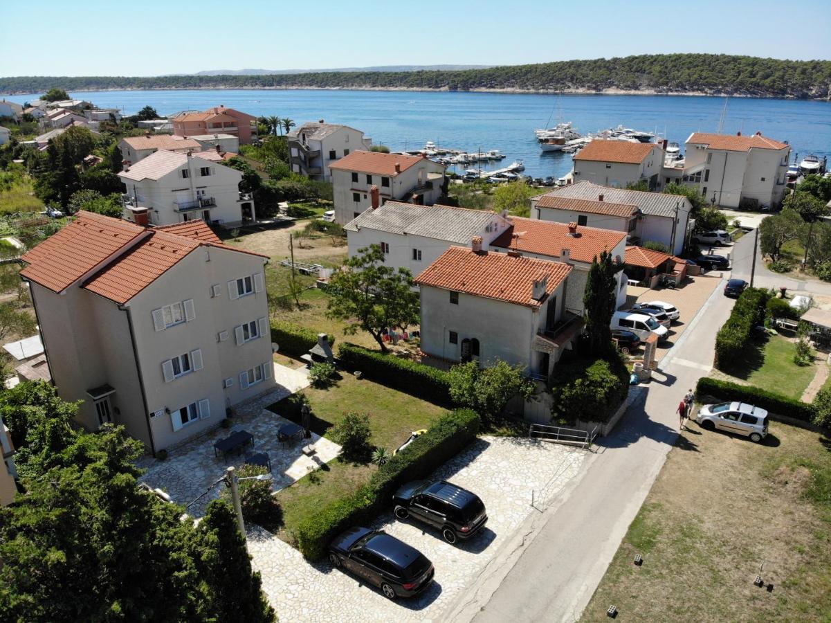 Apartman Theresa Barbat na Rabu Exterior foto